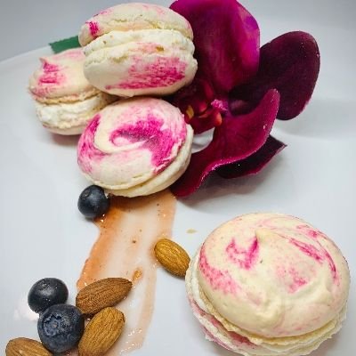 Strawberry Cheesecake Macarons (1doz)