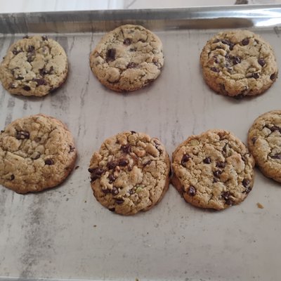 Browned Butter Pistachio Chocolate Chip Cookies 