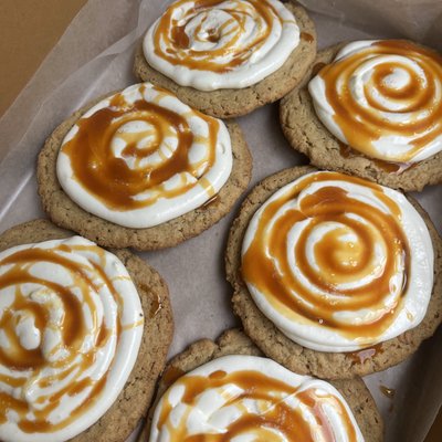 Salted Caramel Cheesecake Cookies 