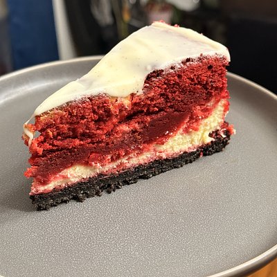 Red Velvet Cheesecake 