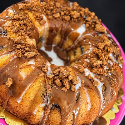 Cookies 🍪 And Cream Bundt Cake