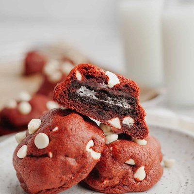 Jumbo
Red Velvet Oreo Cookies