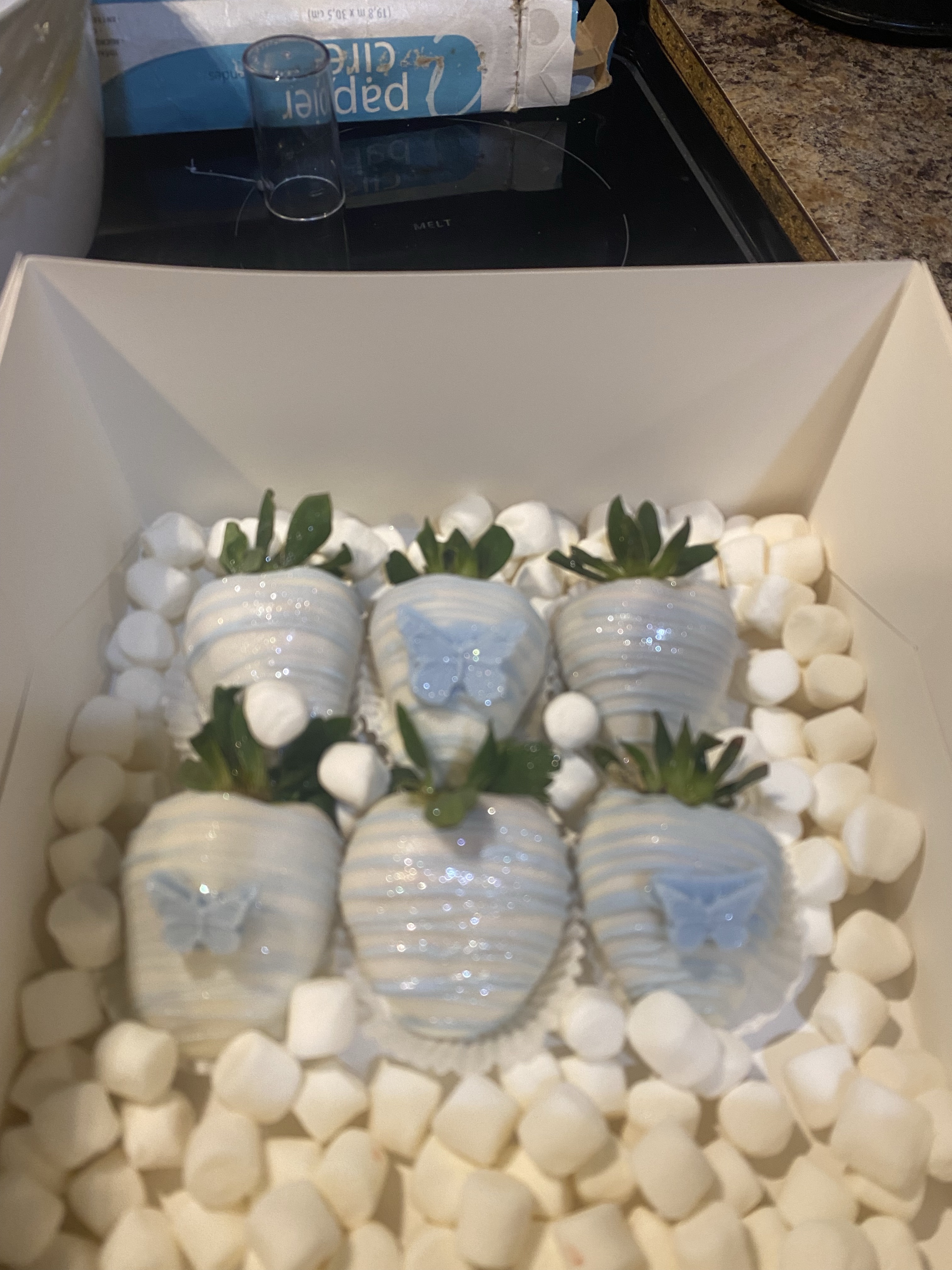 HALF DOZEN OF SIMPLE DESIGN CHOCOLATE COVERED STRAWBERRIES 🍓🩷