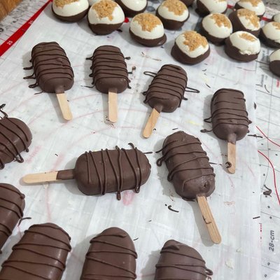 Cake Popsicles 
