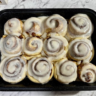 12 Cinnamon Rolls 