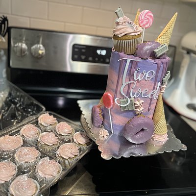 Tall 6in Cake With Dozen Of Cupcakes 