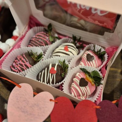6 Count Chocolate Covered Strawberries (Box) 