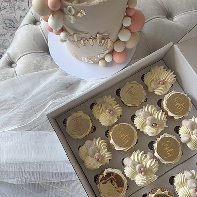 12 Themed Cupcakes 
