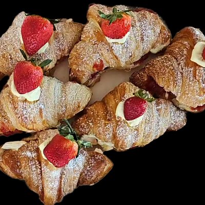 Vanilla Cream & berries croissant