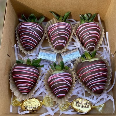Dozen Simple Chocolate Covered Strawberries 