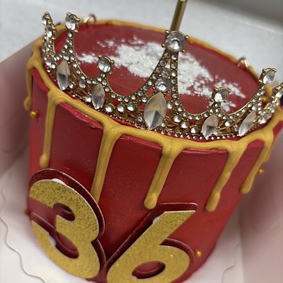 6” Crown Glitter Blow Cake 