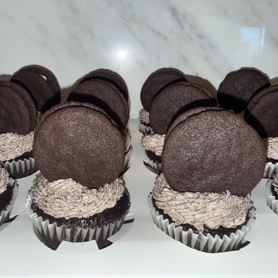 Classic Size Gourmet Cookies And Cream Tres Leches Cupcake 