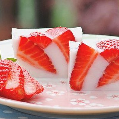 Strawberry Coconut Jello Cake