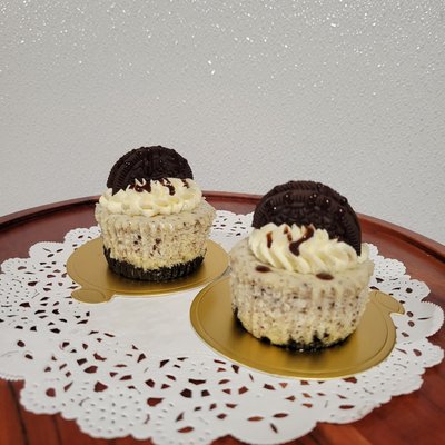 Oreo Cheesecake Cupcakes (6 Minimum)
