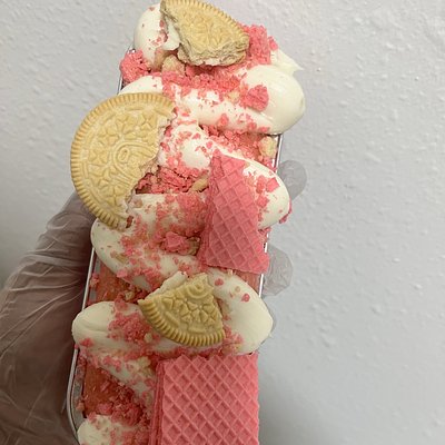 Strawberry Crunch Cake