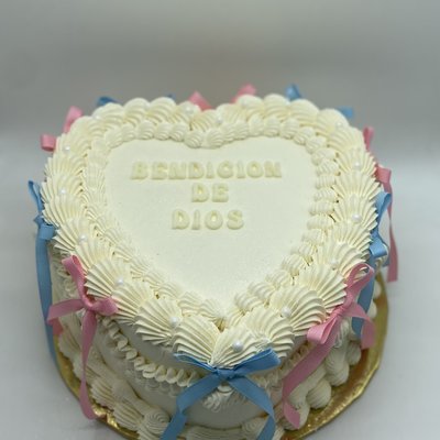 10in. Heart Cake (Feeds: 28-38)