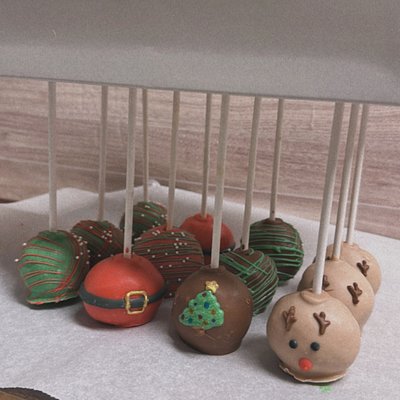 Cake Pops (1 Dozen)