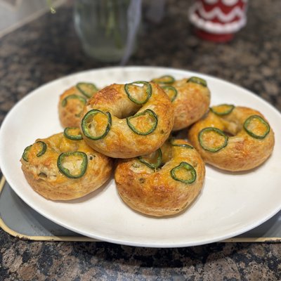 (3) Sourdough Jalapeño Cheddar Bagels