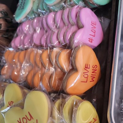 Valentine Half Doz Treat Assortment Box