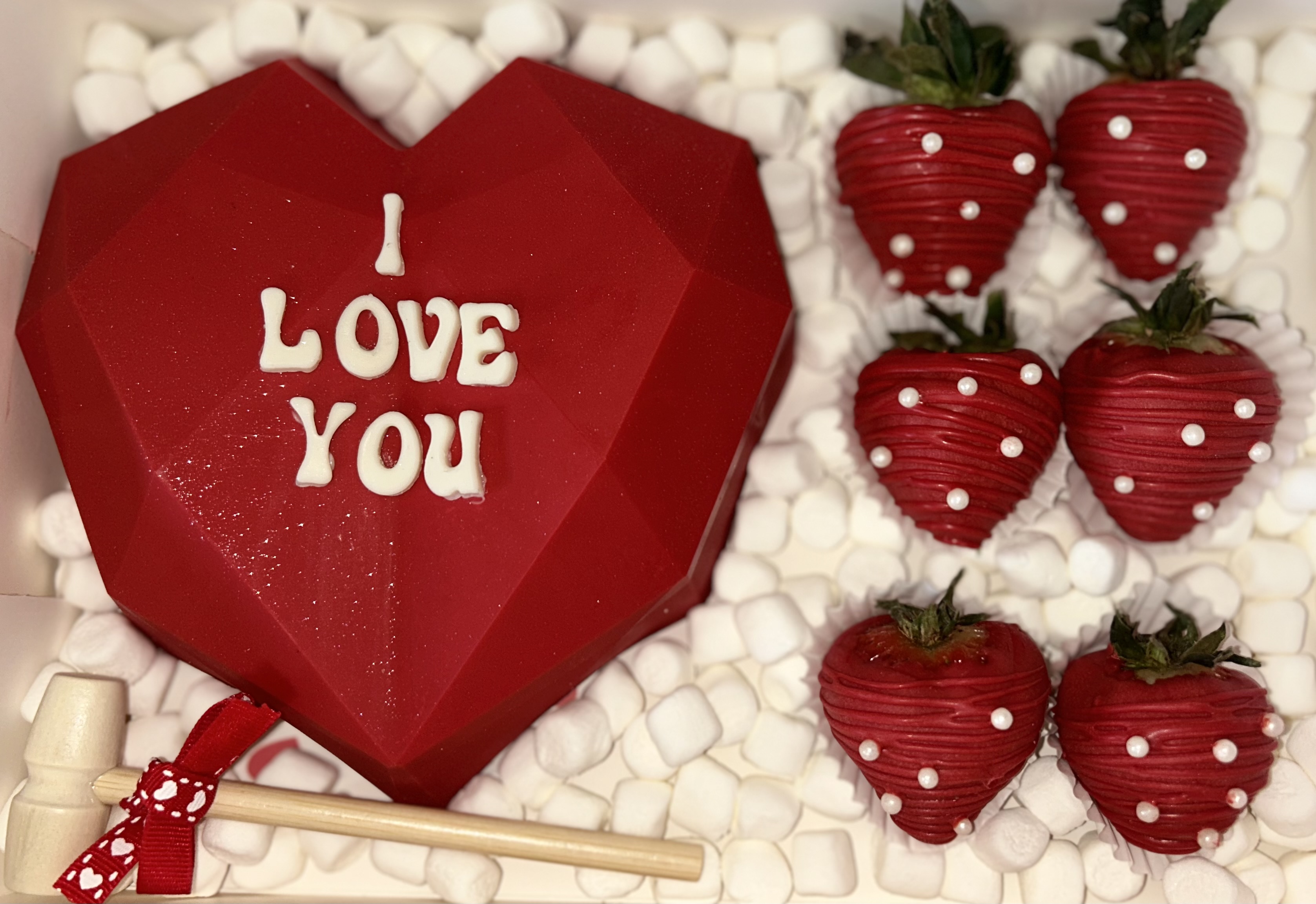 Breakable Heart with 6 strawberries 