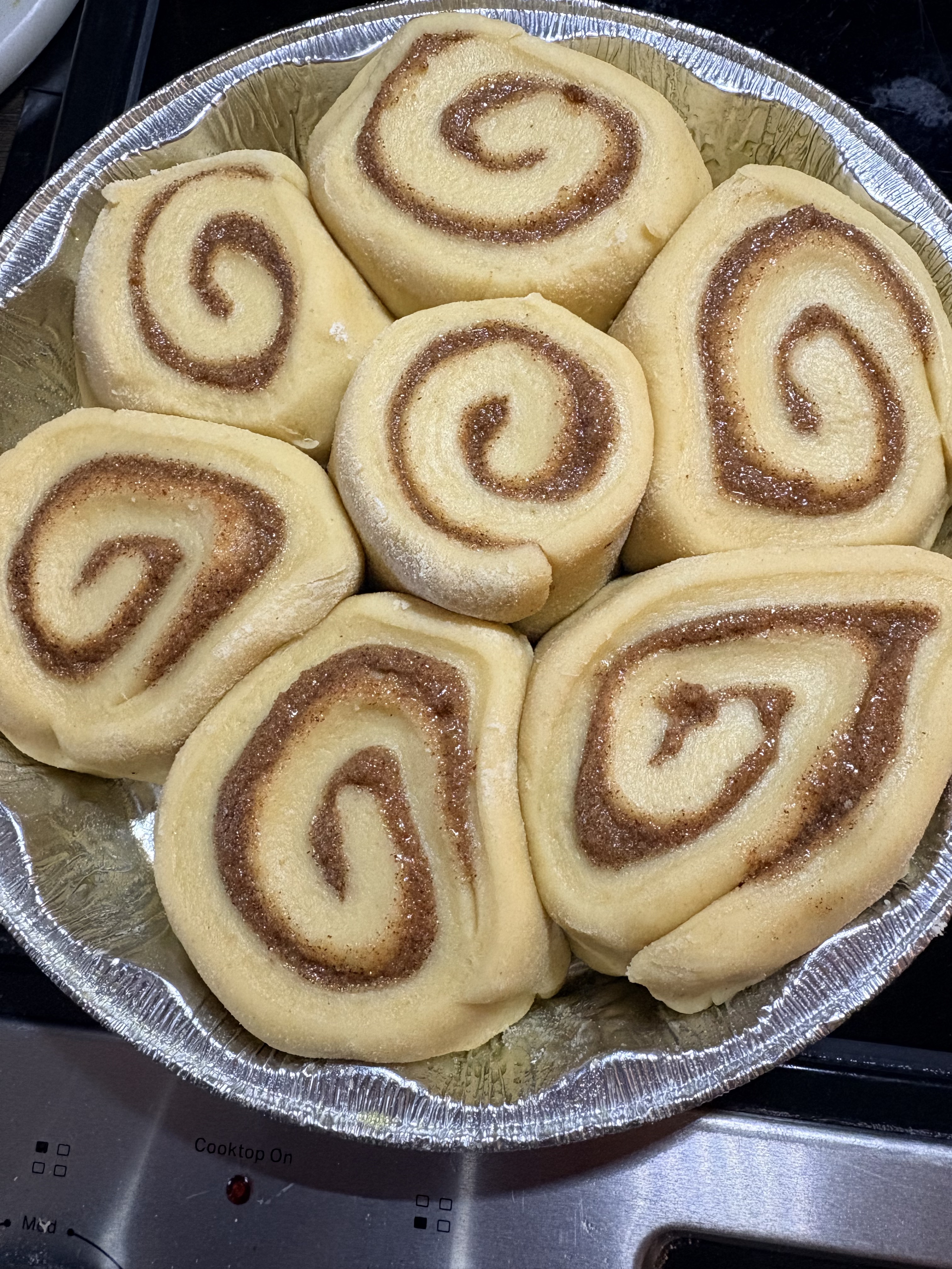 Frozen take and bake Cinnamon rolls / 8