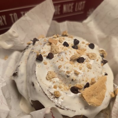 S'mores Cinnamon Roll (Single)