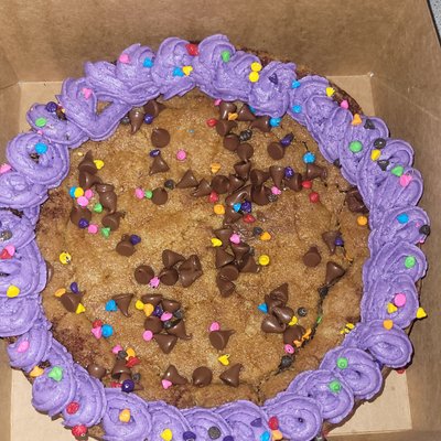 8.5" Chocolate Chip Cookie Cake 