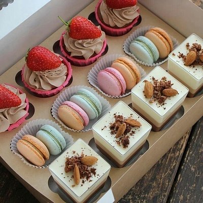 Ladi Fingers Dessert Box