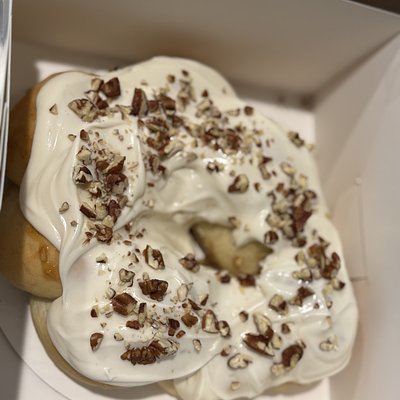 Pecan Praline & Cream Cheese King Cake Large