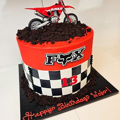 10" 3 Layer Round Cake