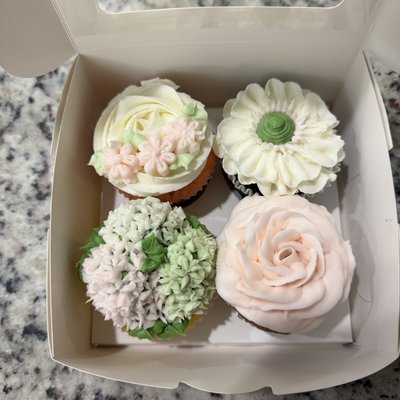4 Floral Cupcakes 