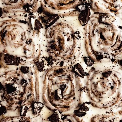 Cookies & Cream Cinnamon Rolls 