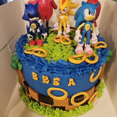 8 In 4 Layer Sonic Cake