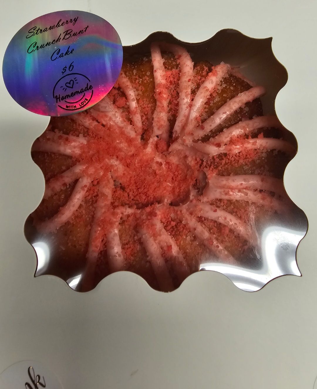 Strawberry crunch bunt cake mini 