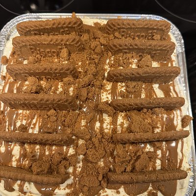 Small 8x8 Pan Of Biscoff Banana Pudding With Bananas 