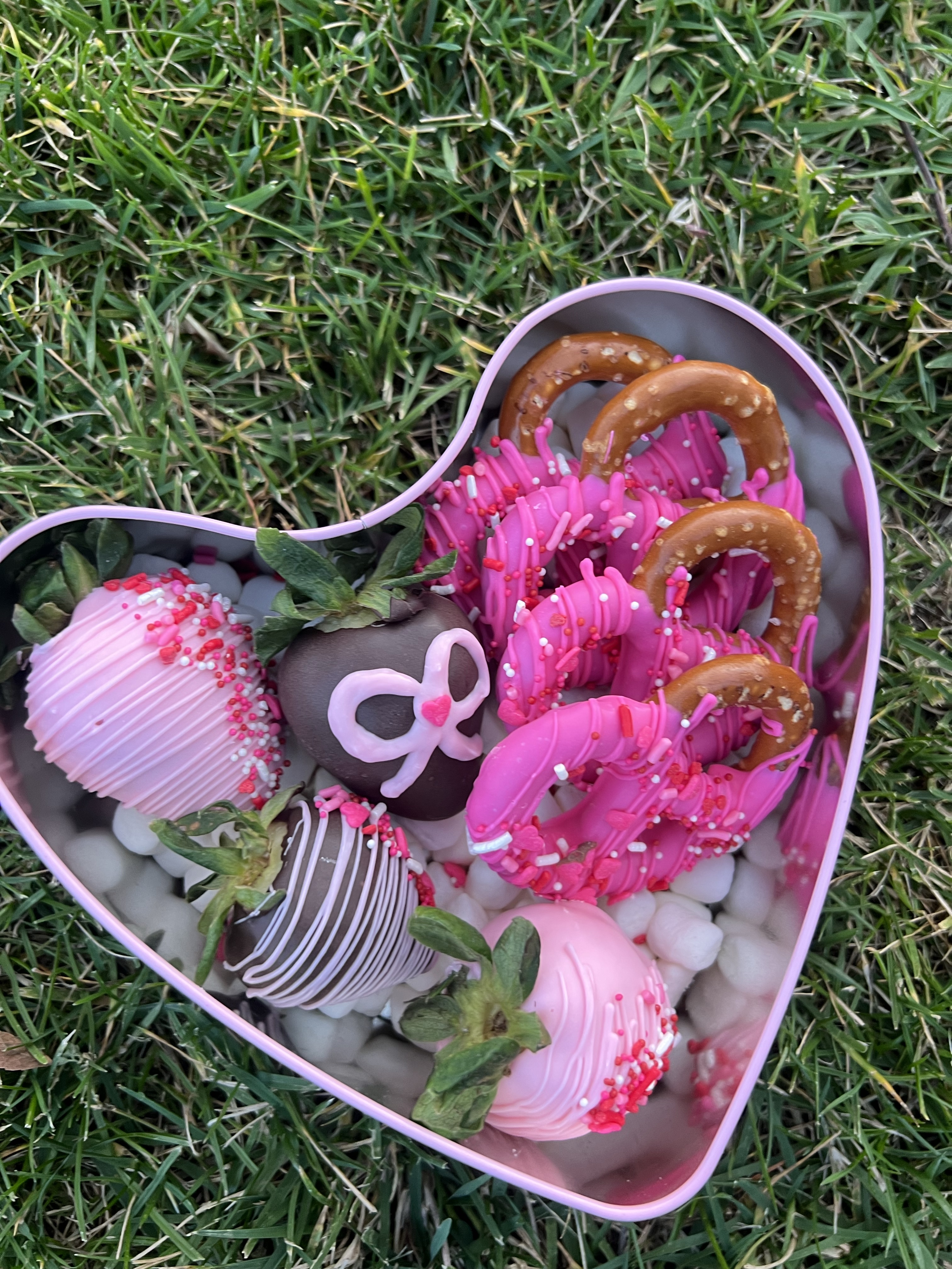 Bow Heart Tin Set