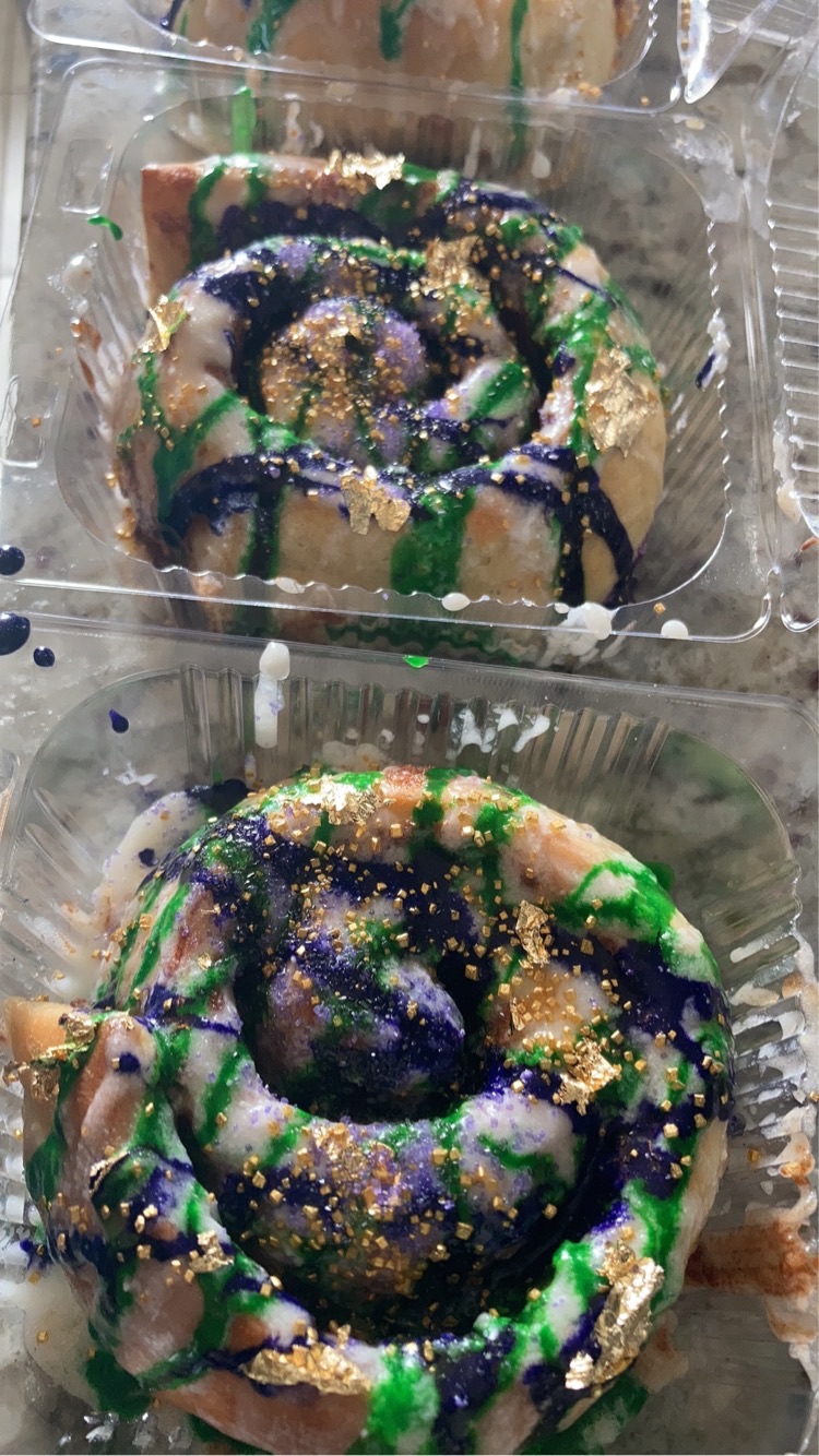 King Cake Cinnamon Rolls (2)