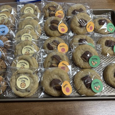 Individual Wrapping & Labeling of Cookies Or Treats (12)