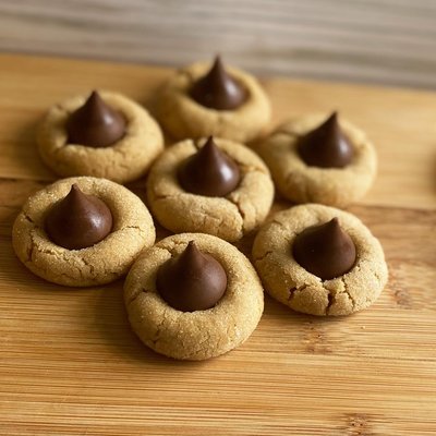 Peanut Butter Blossoms (12ct)