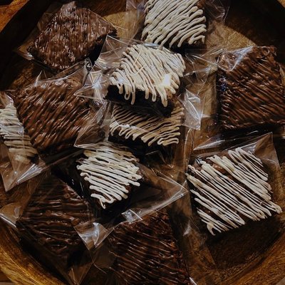 Fudgy Gooey Brownies W/Drizzle