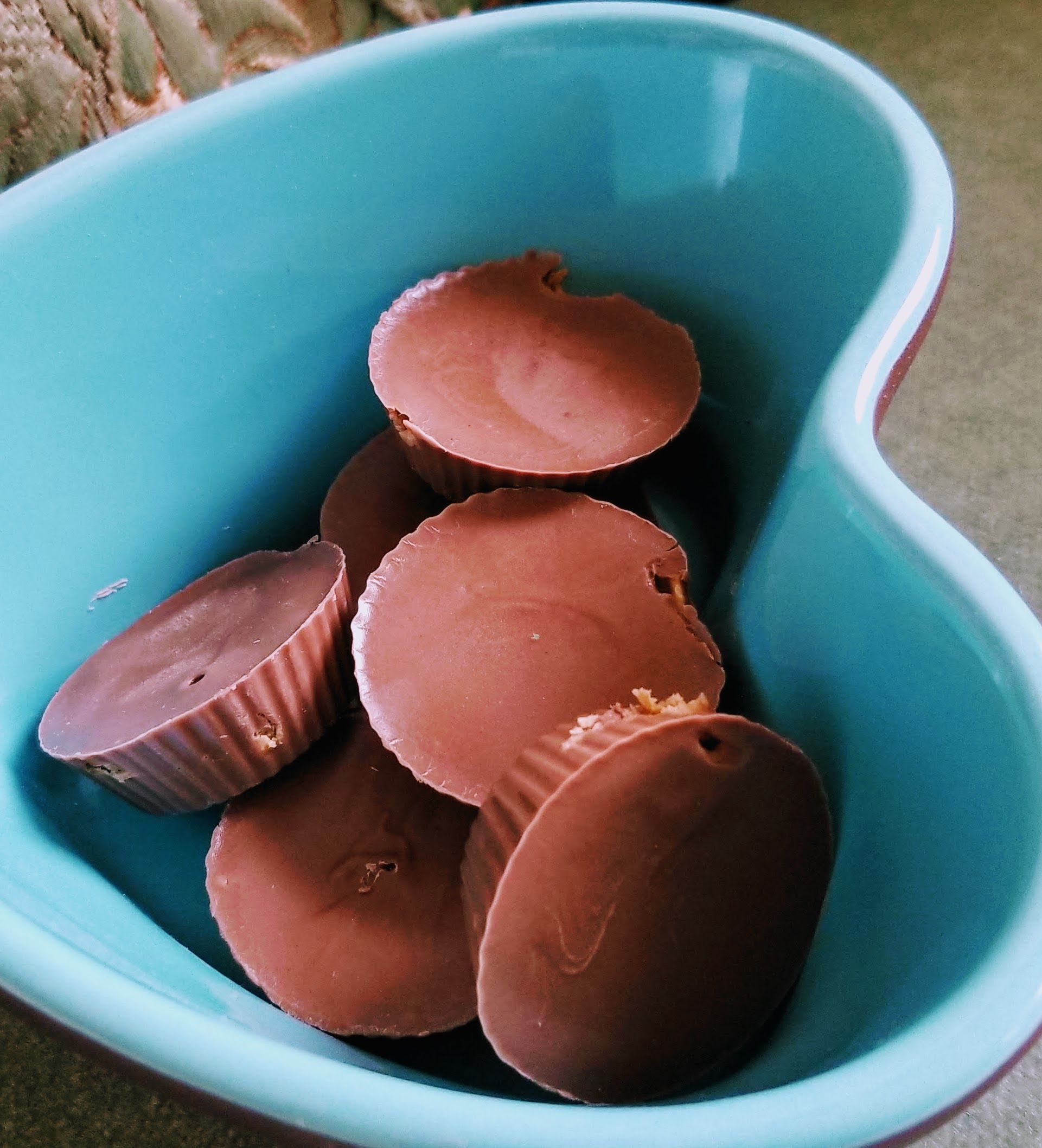 CHOCOLATE PEANUT BUTTER CREMES