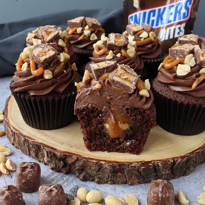 💎 Snickers Cupcakes**