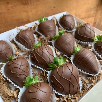 12 Milk Chocolate Covered Strawberries 
