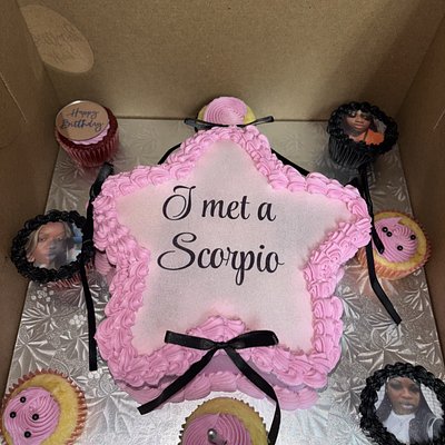 D🧁mn Desserts Star Cake Board