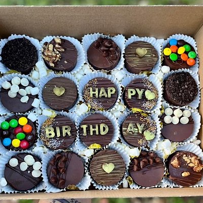 Dipped Oreos ( Price Starting with 1 Dozen)