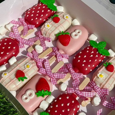 Customed Cakesickles/ Menu ➡️