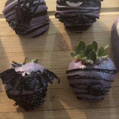 Chocolate Covered Strawberries (Classic)