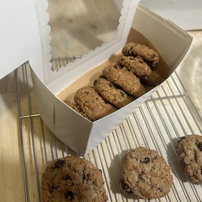 Mom’s Oatmeal Raisin Cookies (Dozen)