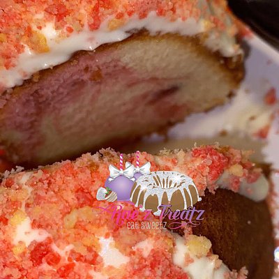Strawberry Crunch Pound Cake