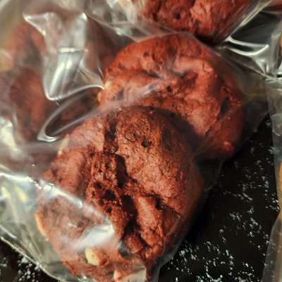 Red Velvet With Vanilla Chips